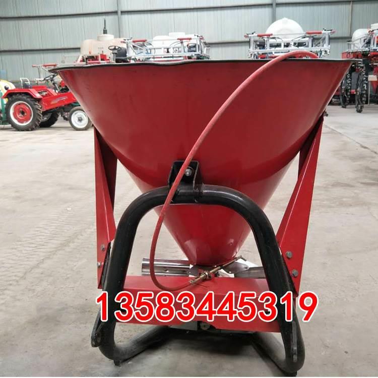 施肥机拖拉带料撒播颗粒