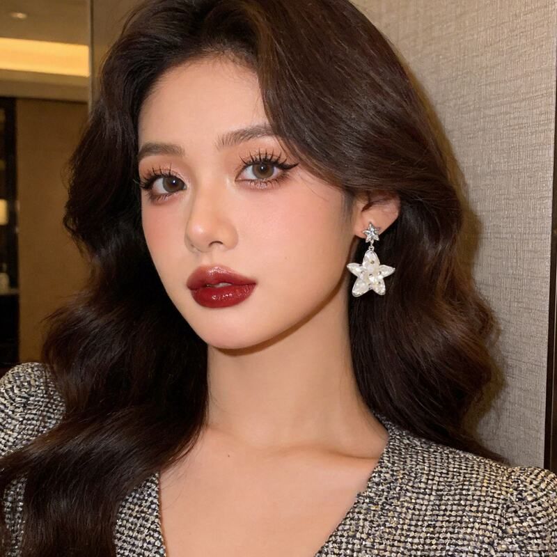 设计感银针镶钻贝壳精致吊坠耳饰