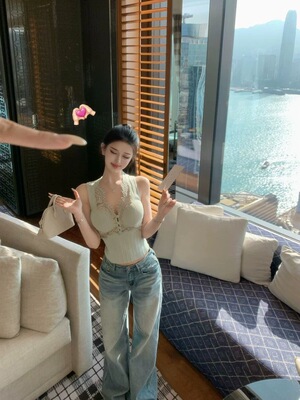 JAYKY YANG 莉丝梦境 V领法式蕾丝高级感拼接修身背心吊带上衣女