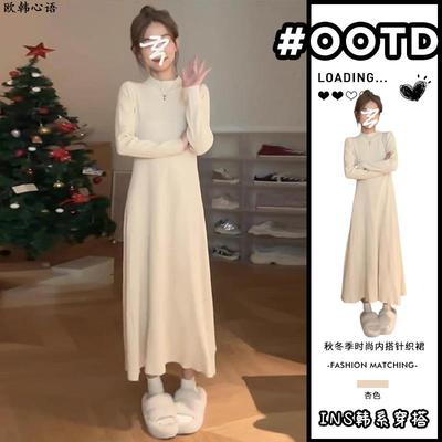 配大衣半高领白色针织连裙