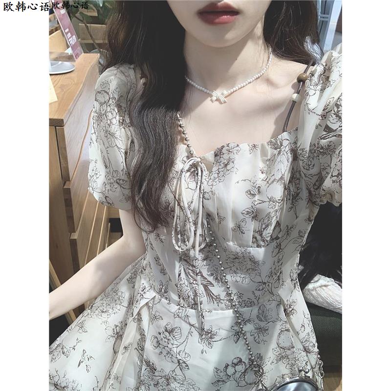 茶歇法式高级感碎花连衣裙女夏复古气质方领泡泡袖温柔风初恋长裙