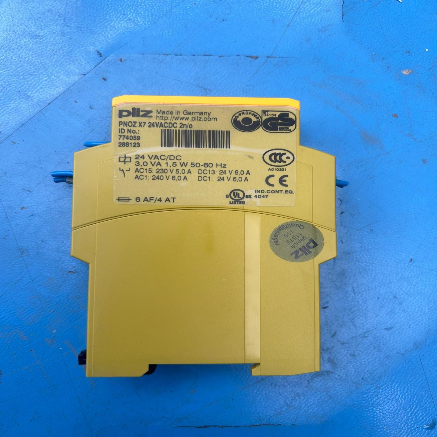 出皮尔滋安全继电器，型号PNOZX7，774059 成色
