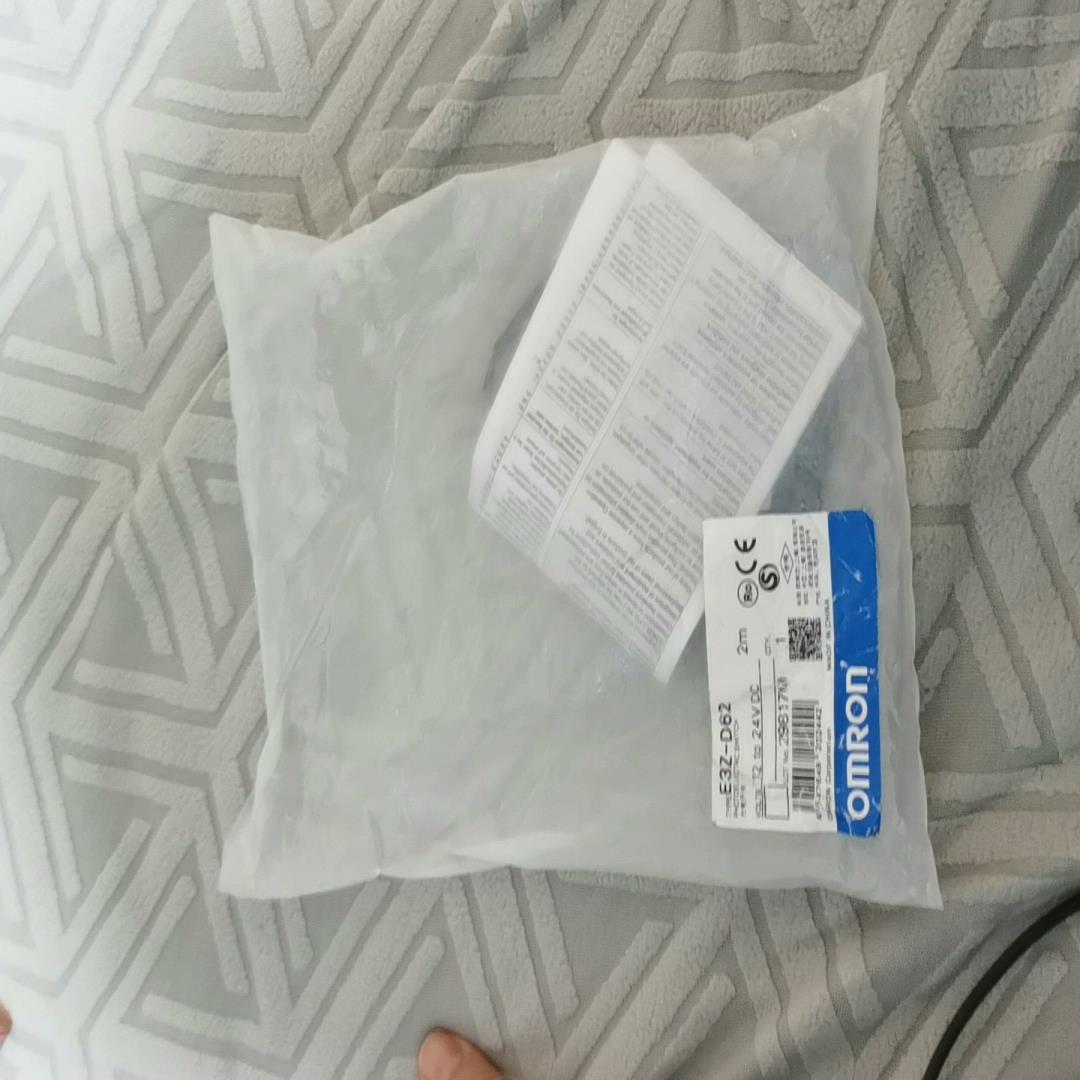 传感器  E3Z-D62-D82