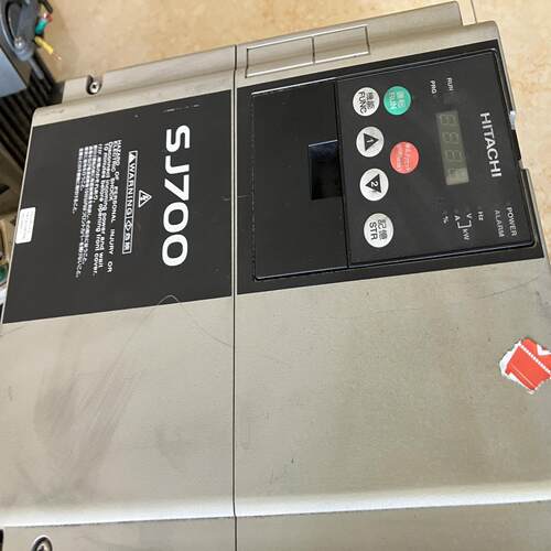 [德峰]SJ700-5.5KW日立变频器，功能好的，后盖板扣子塑料不