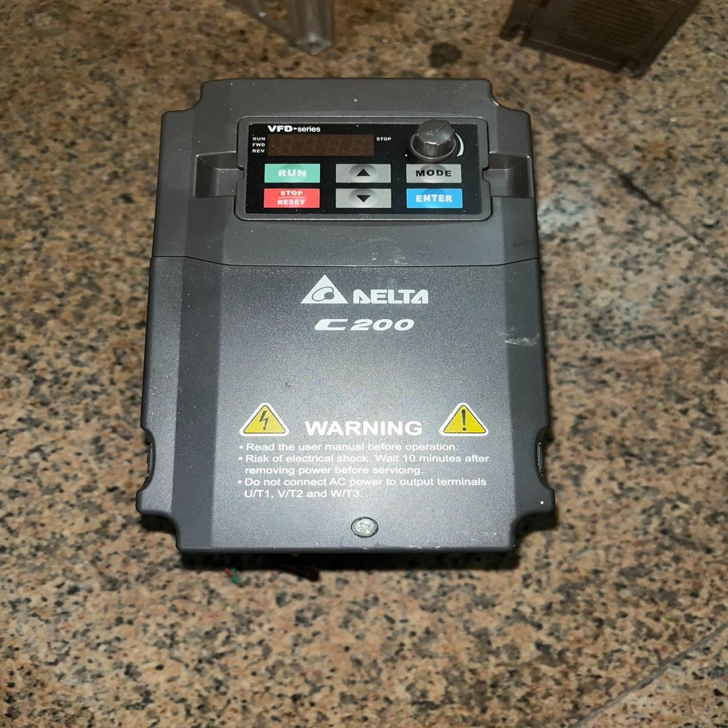 台达C200变频器，VFD004CB21A-20，220v0