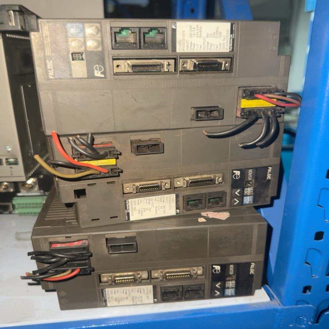 [德峰]富士RYC751C3-VVT2伺服驱动器，功能正常，成色如图