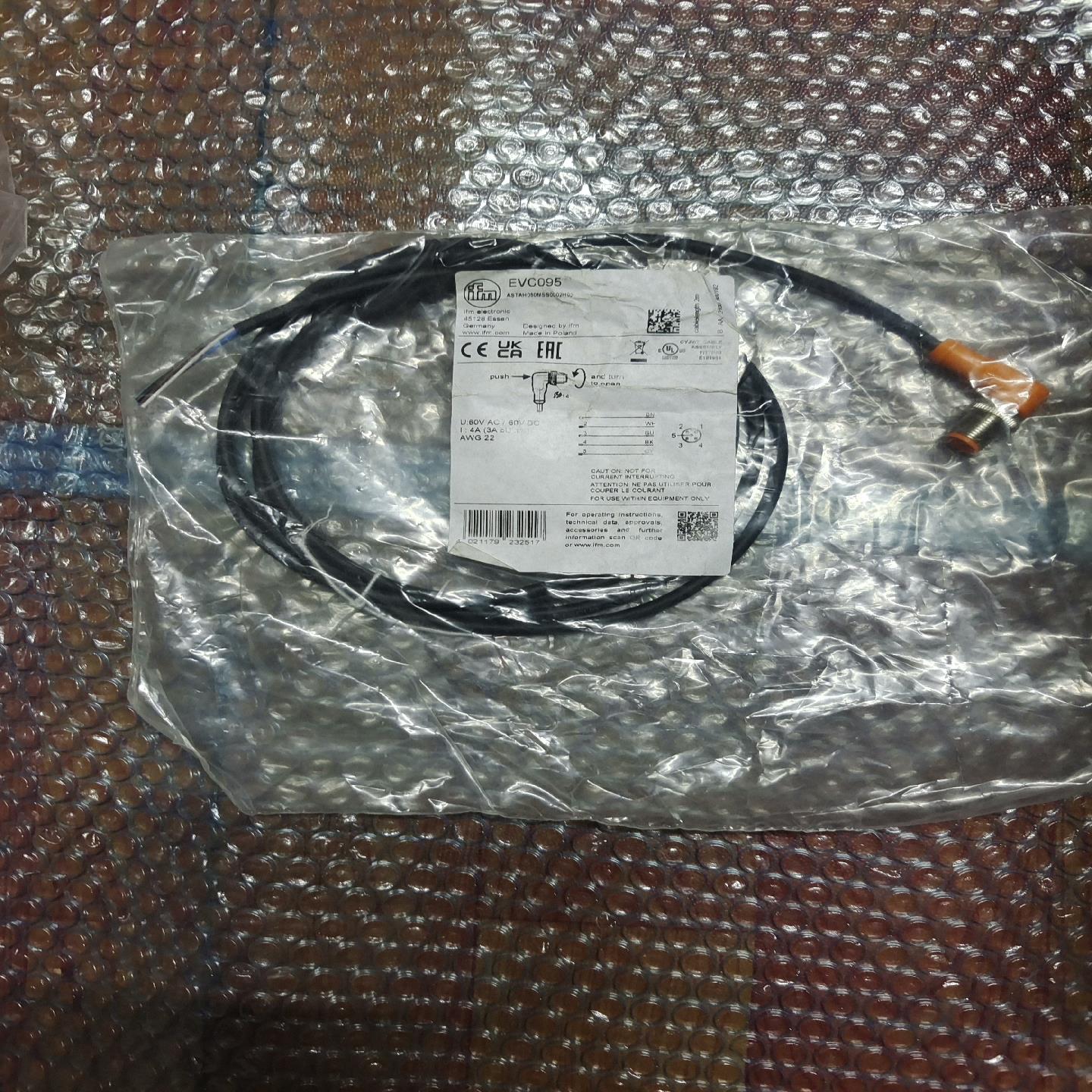 德国IFM/易福门连接电缆 EVC095 现货 不