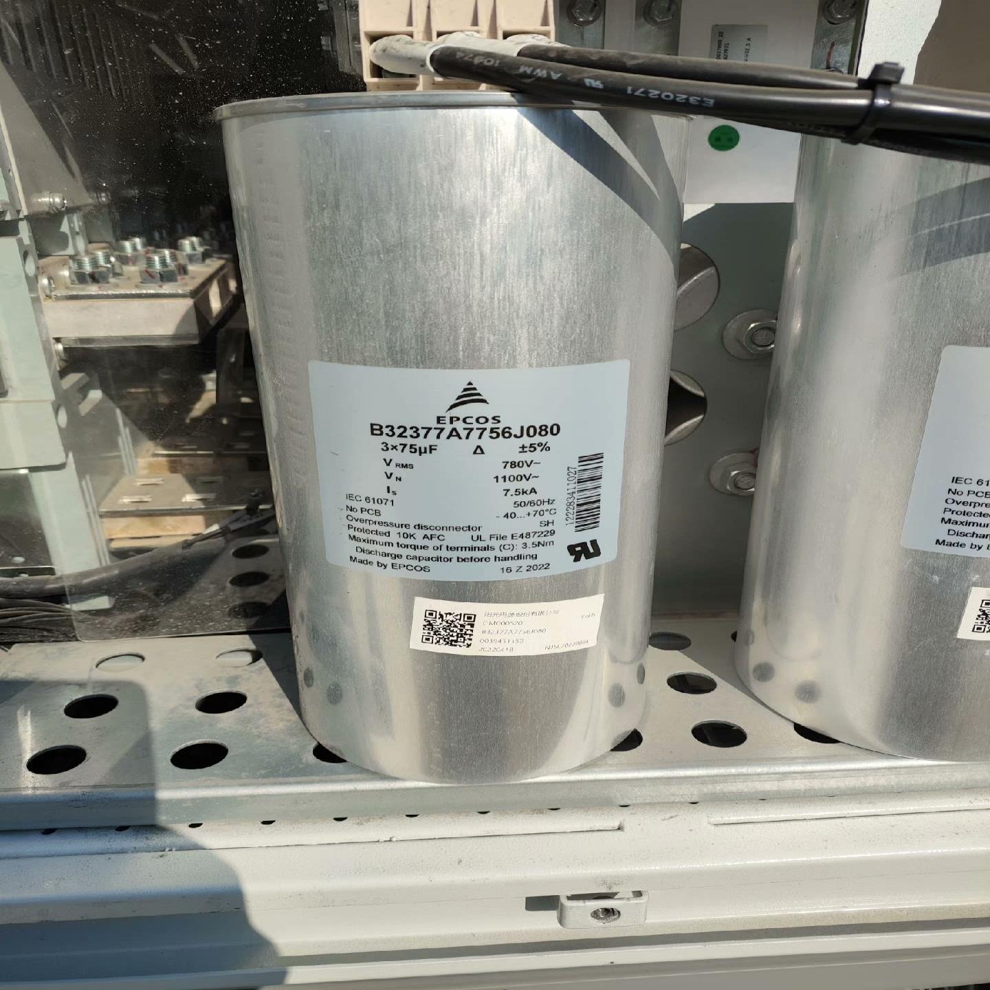 (设备配件)EPCOS薄膜电容B32377A7756J080 装柜未使用