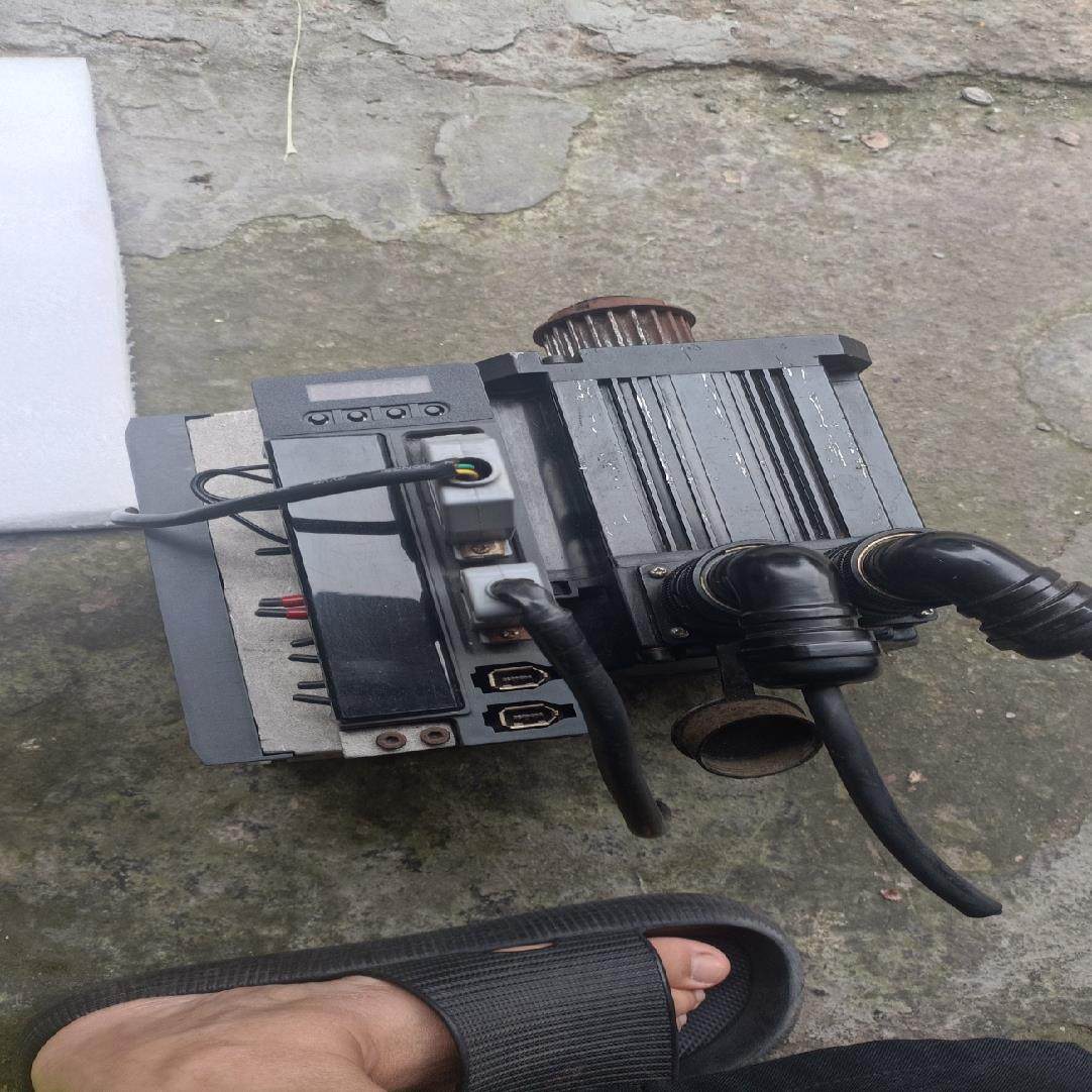 驱动AC  SERVO  DRIVE1.5 kw.电机AB-