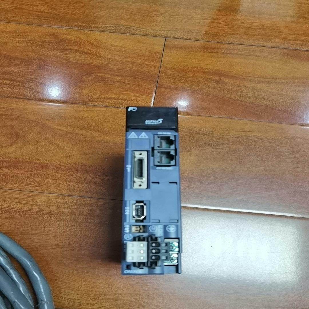 （设备配件）驱动器富士RYH201F5VV2伺服-