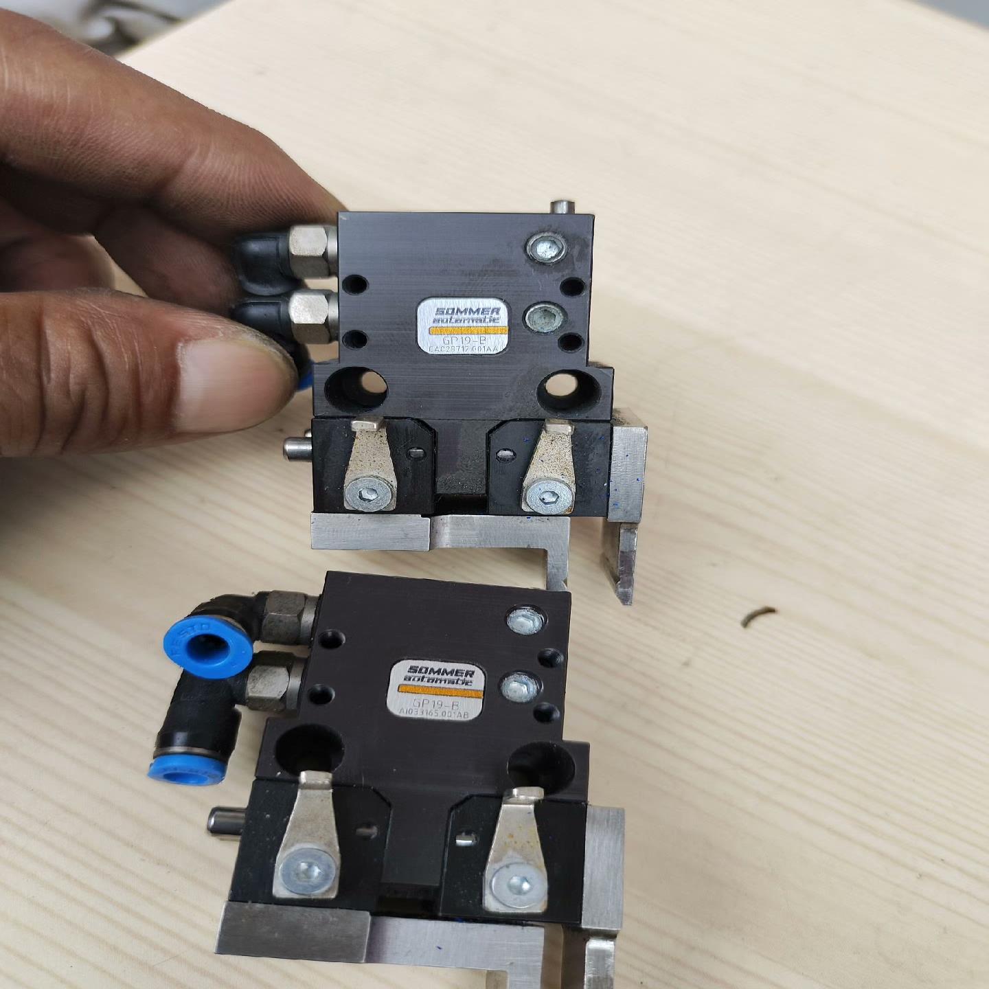 现货SOMMER夹气气爪GP19-B正常二只气爪一只用手