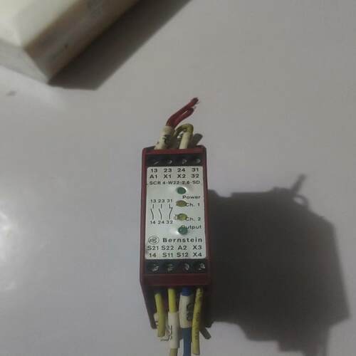 拆机博恩斯坦安全继电器SCR   4W22一2.6一SD