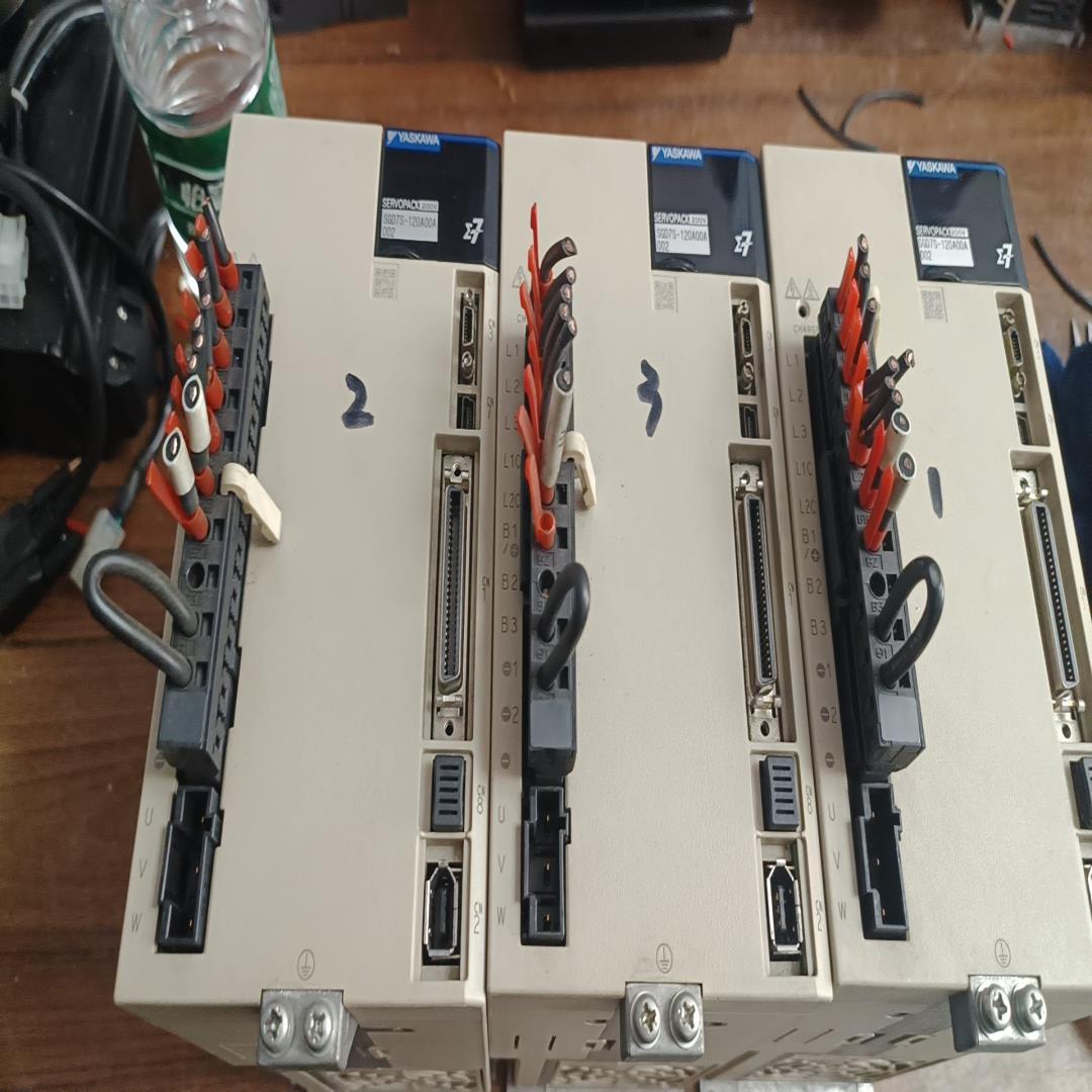 安川1.5千瓦伺服驱动器型号SGD7S-120A00A002