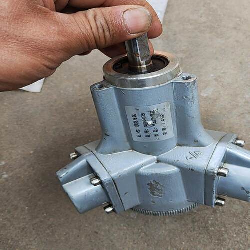 台湾尼克马达，型号NKM一25，功率1′/4HP，1100转