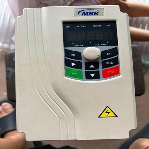 （设备配件）黙贝克变频器MT300A-1R5GT4产品如图所示，成色非常