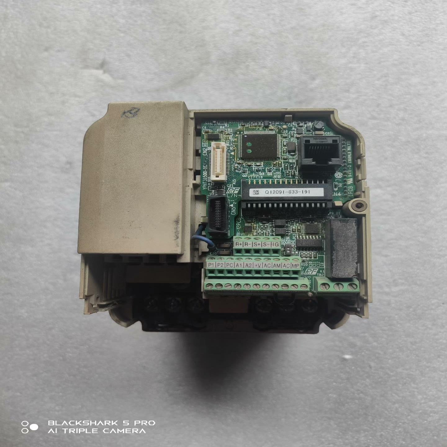 ：安川 V1000变频器  2.2KW