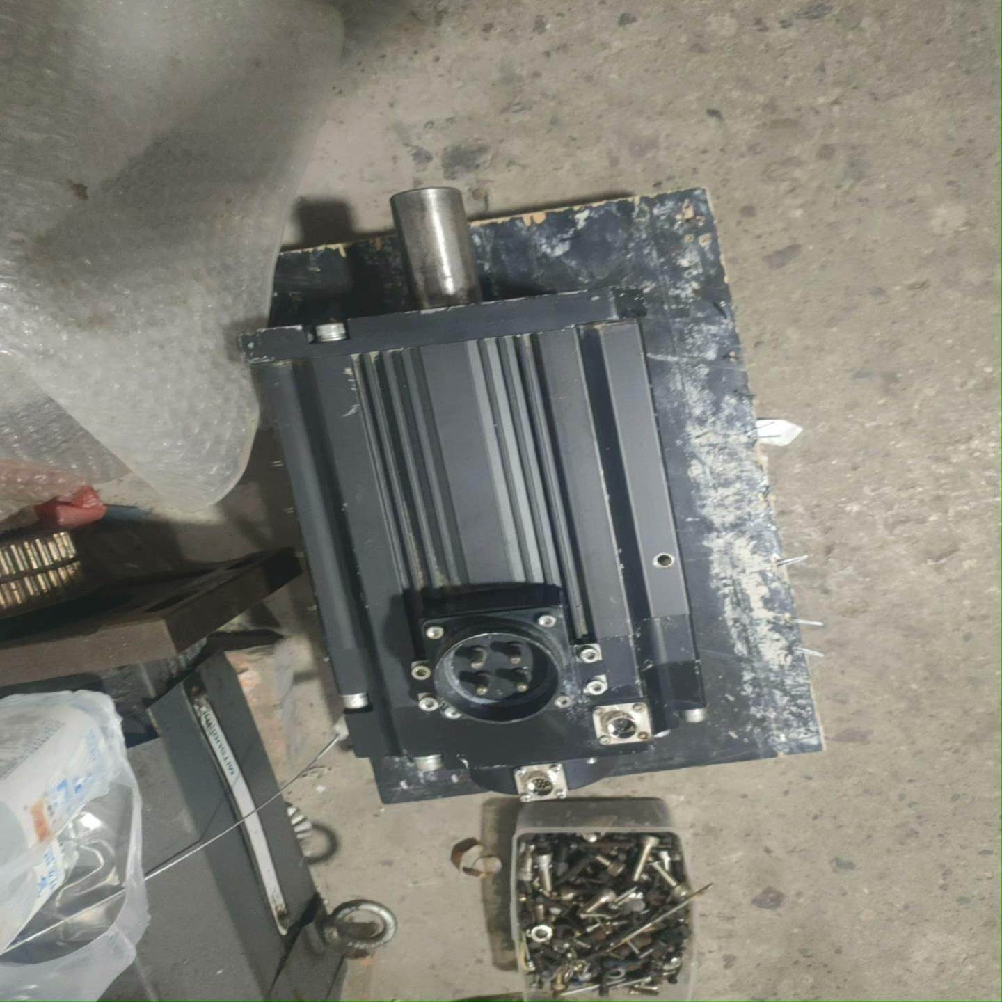 伺服电机HF-SP702B     成色实图，想要的