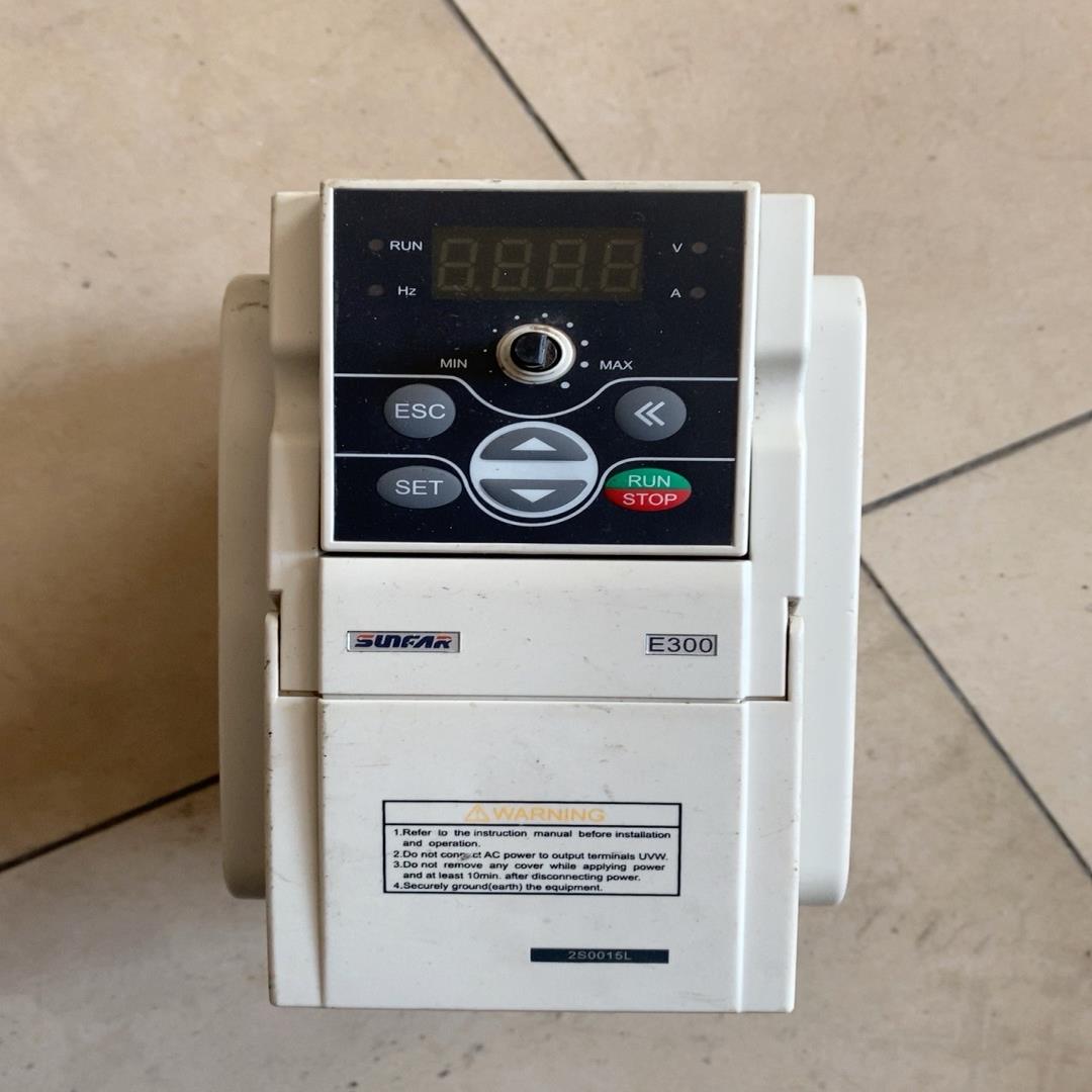 变频器E300-2S0015L四方1.5KW变频器1台