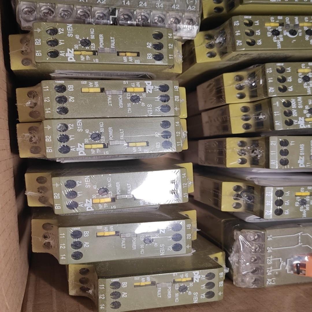 皮尔兹PNOZ安全继电器PilZ 884100800 8