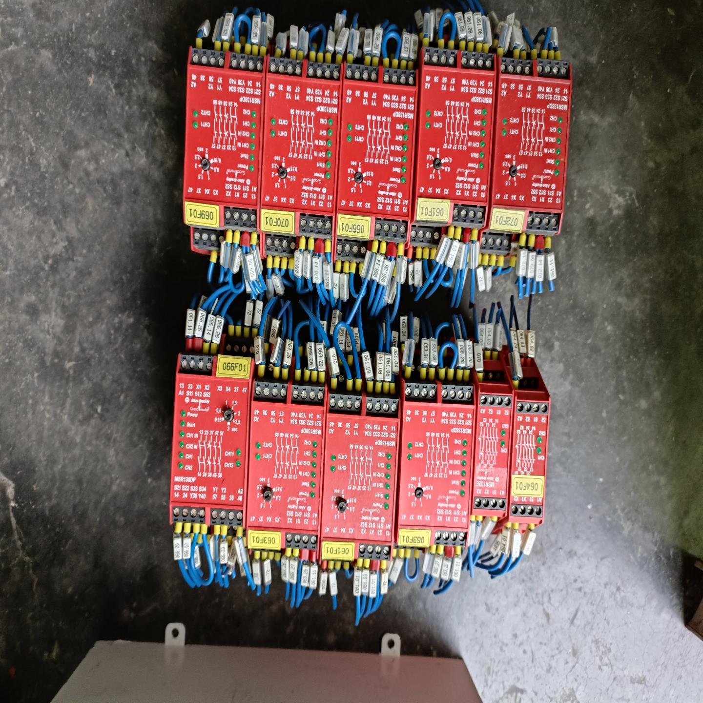 AB 安全继电器440R-M23143 ，MSR138DP， - 实物图