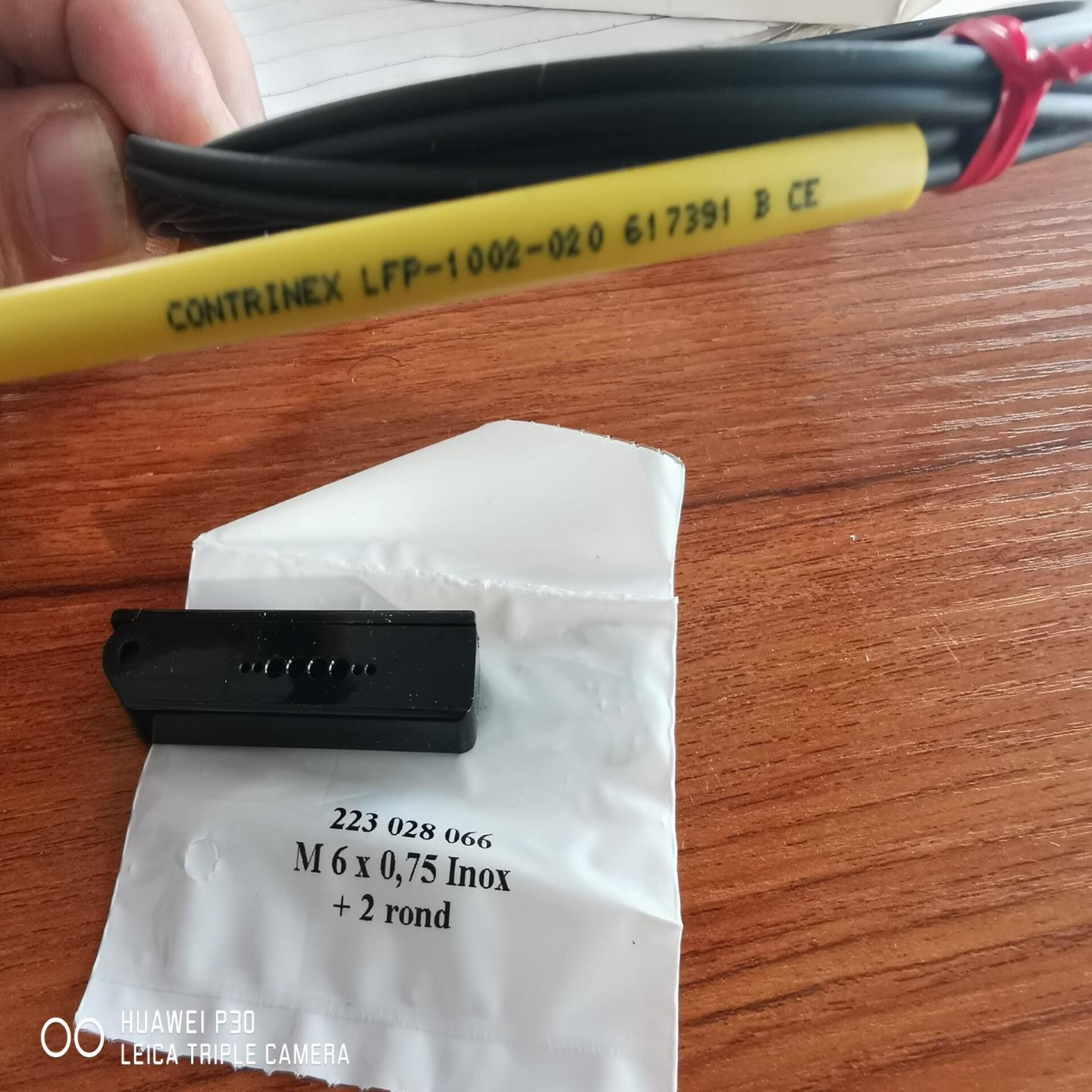 CONTRINEX光纤传感器LFP-1002-020全新原装