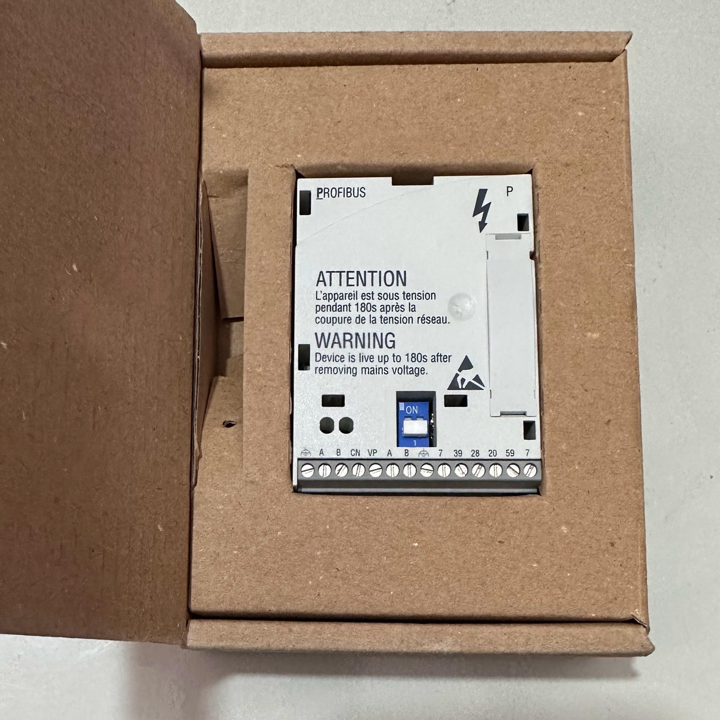 全新原装Lenze伦茨IO模块E82ZAFP001 E82Z