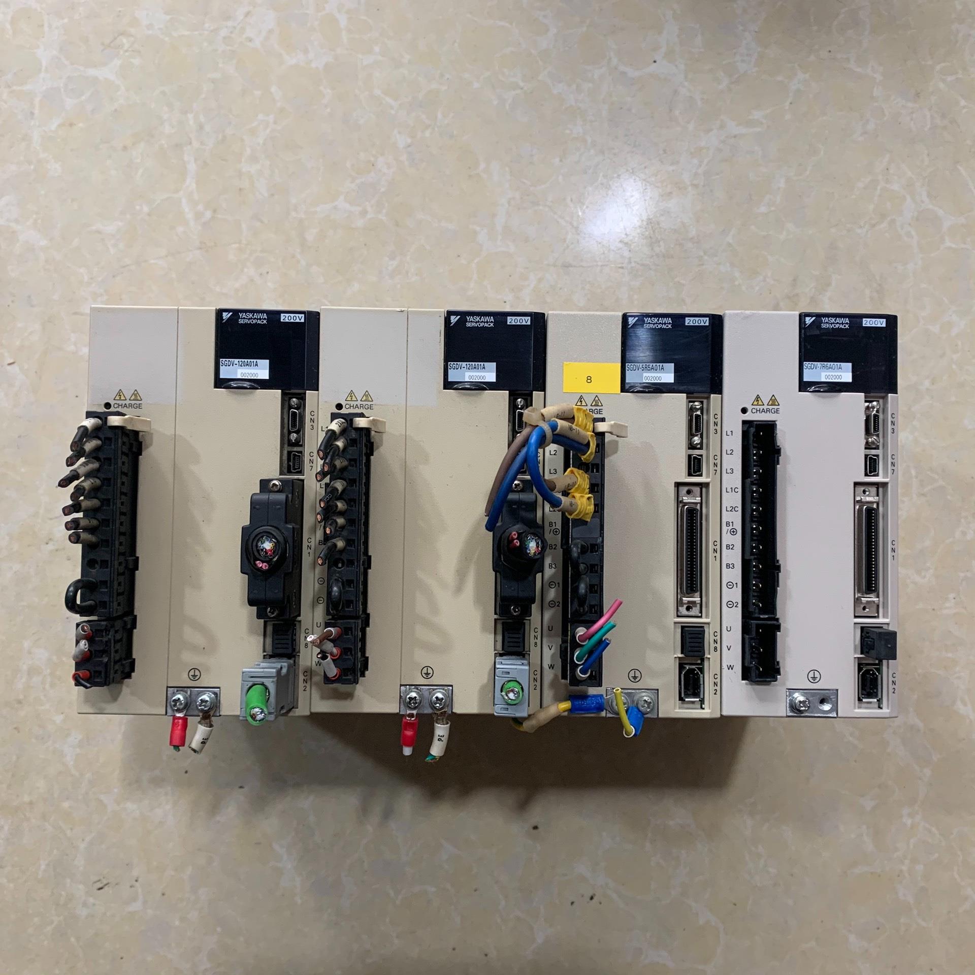 安川驱动器SGDV-120A01A002000两台