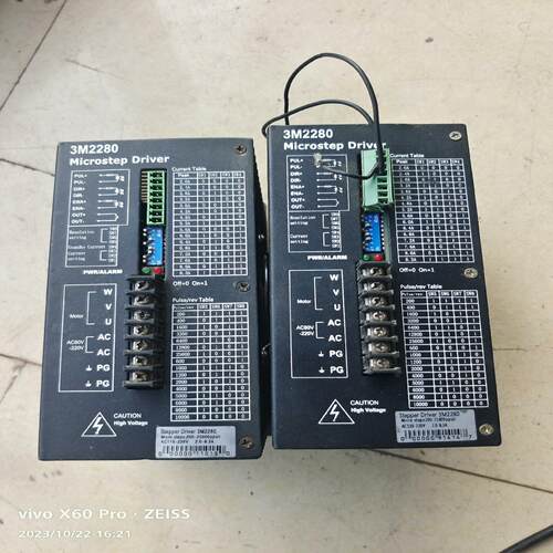 3M2280三相混合式驱动器，2台，成色如图，功能，