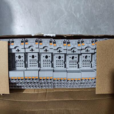 全新原装菲尼克斯继电器底座 ：RIF-2-BPT/4X21