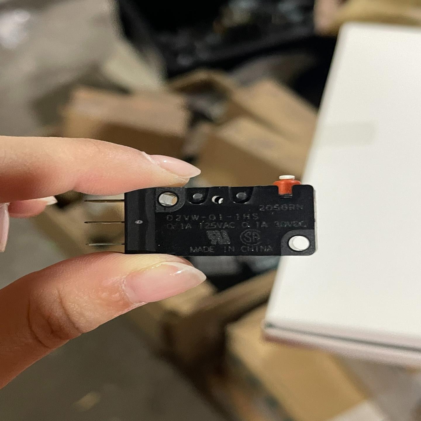 全新微动开关D2VW-01-1HS议价