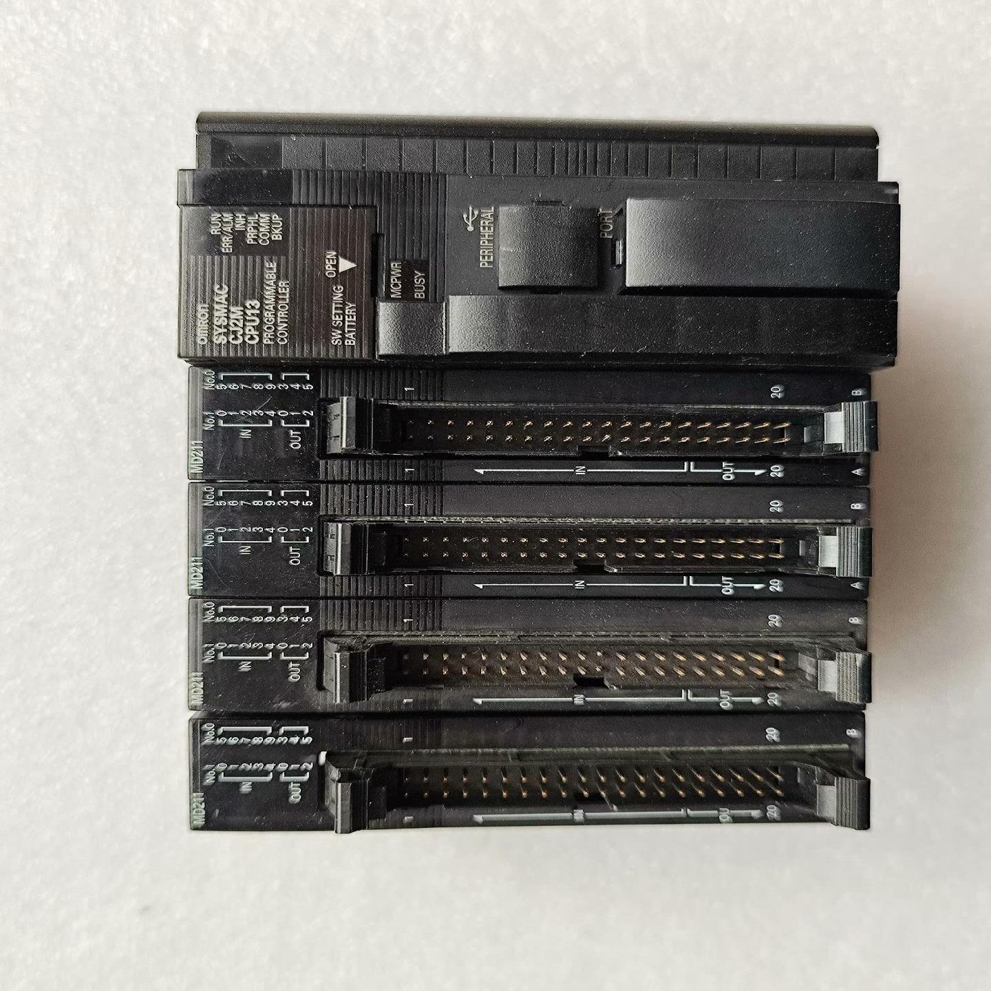 CJ2M-CPU13 CJ2M-MD211四个 外