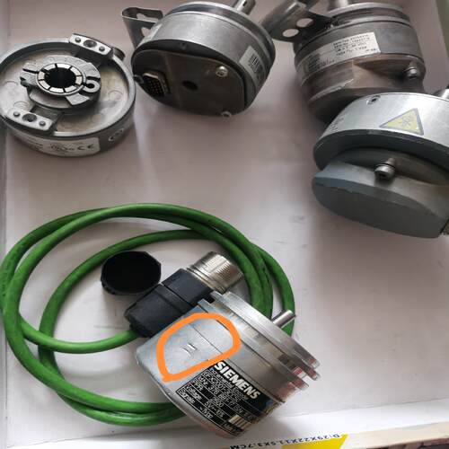 （设备配件）SIEMENS 6FX2001-3CC50 编码器成色如图！