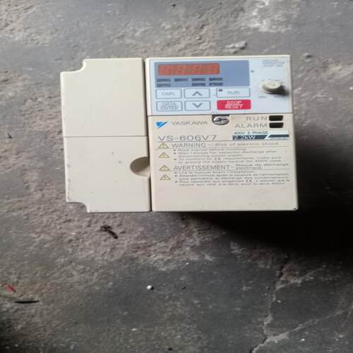 [德峰]@拆机安川VS-606V7变频器2.2KW  380V, C
