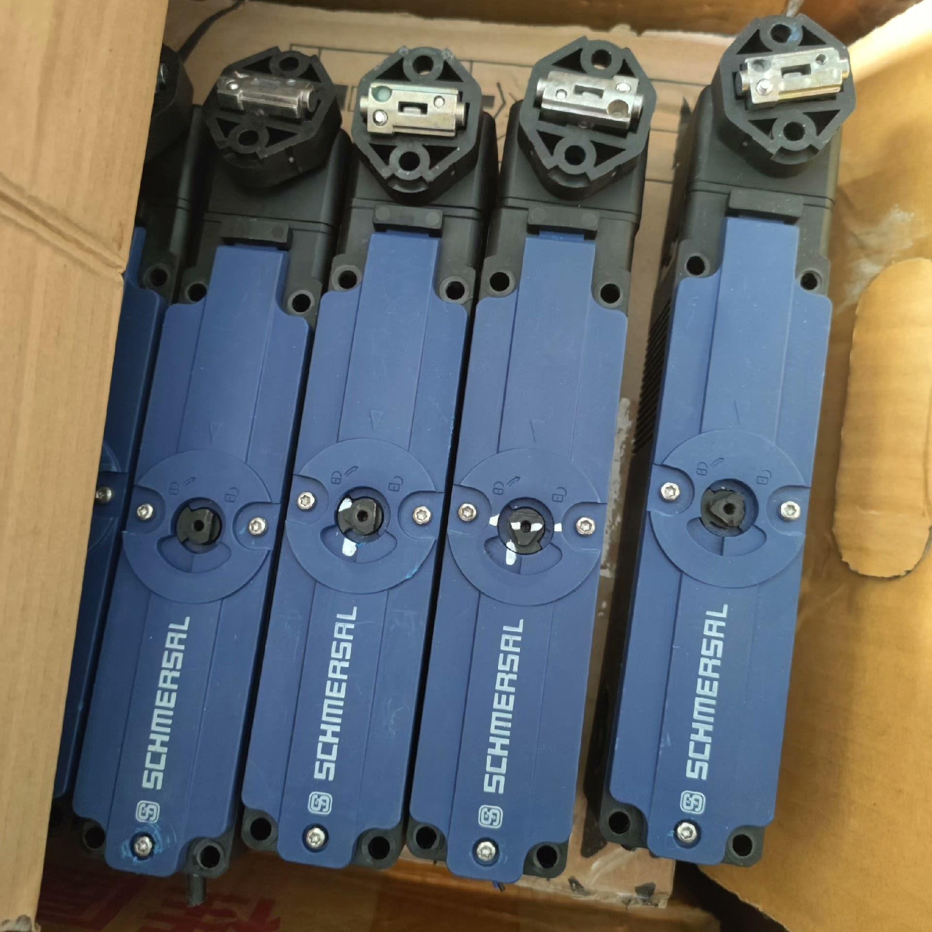 德国施迈赛Schmersal门锁开关AZM150SK-11/