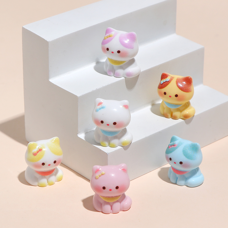 亮面彩色围巾坐立猫咪创意摆件