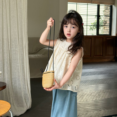 女童森系镂空刺绣甜美蕾丝背心