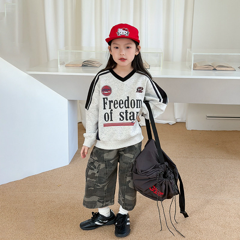 【春夏装88折上新】Yumi妈男女童春季运动风V领卫衣26A158