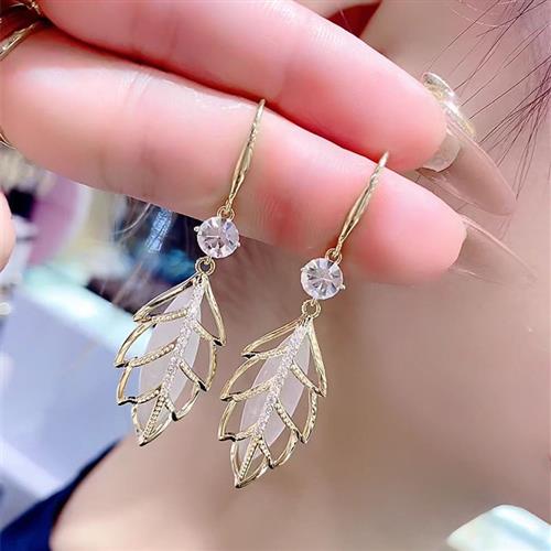 leaf hollow leaf cats hooks stone ear and atmospheric