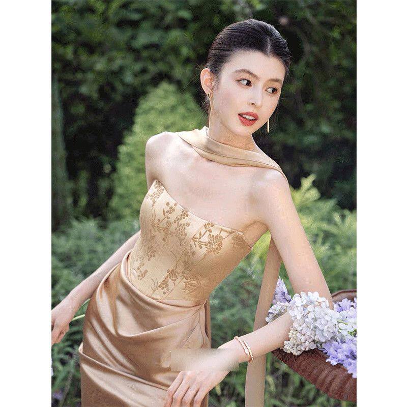 金色抹胸订婚礼服轻奢结