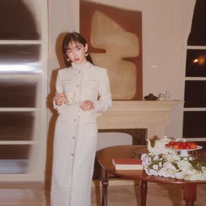 精致珍珠装饰千金小香风长款收腰连衣裙女气质 2024秋冬季新品