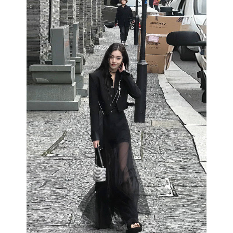 秋新款独特上衣超好看黑色西装外套蕾丝吊带连衣裙两件套装女