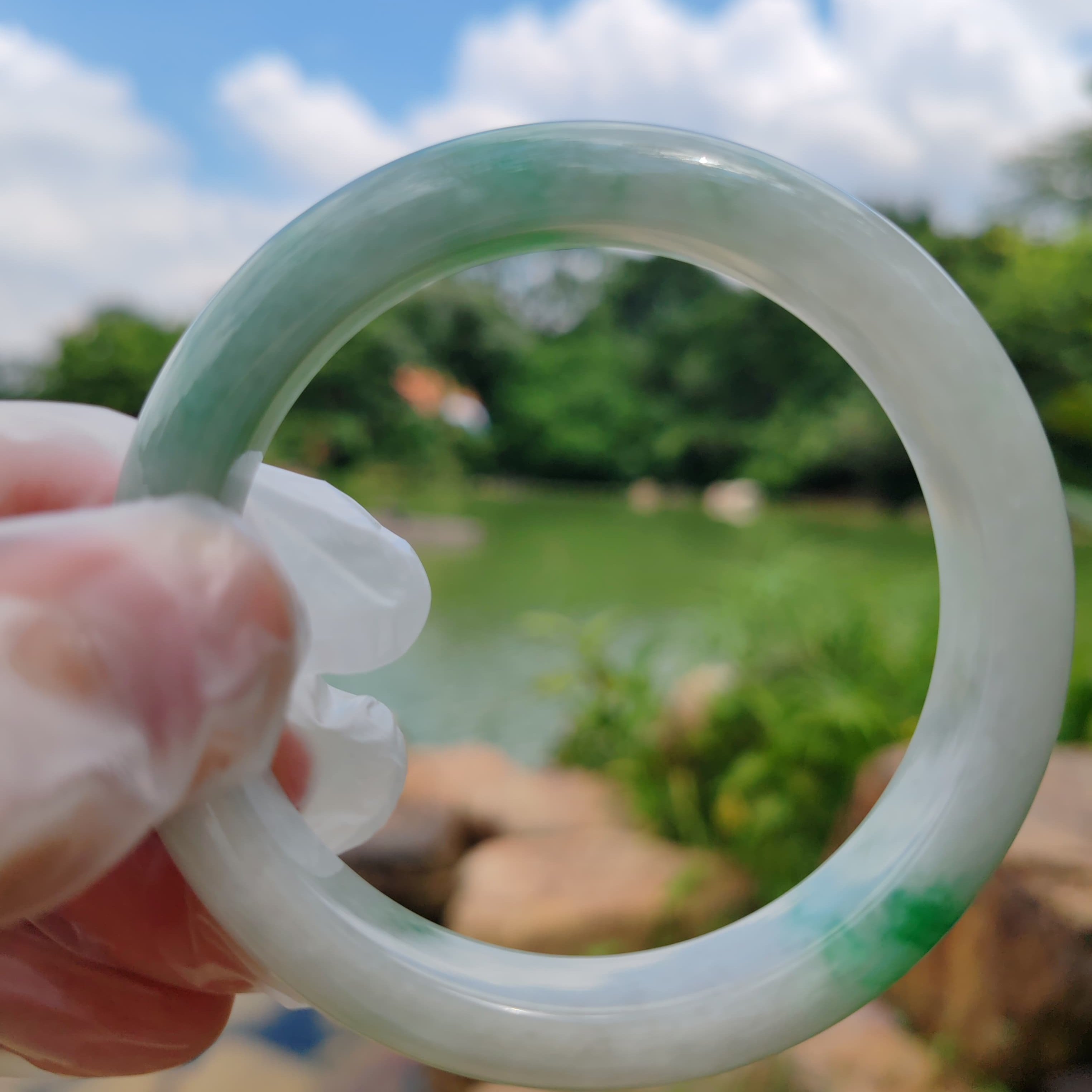 翡翠A货手镯57圈阳绿白底青糯种女款平安镯本命年新年送18籽手串