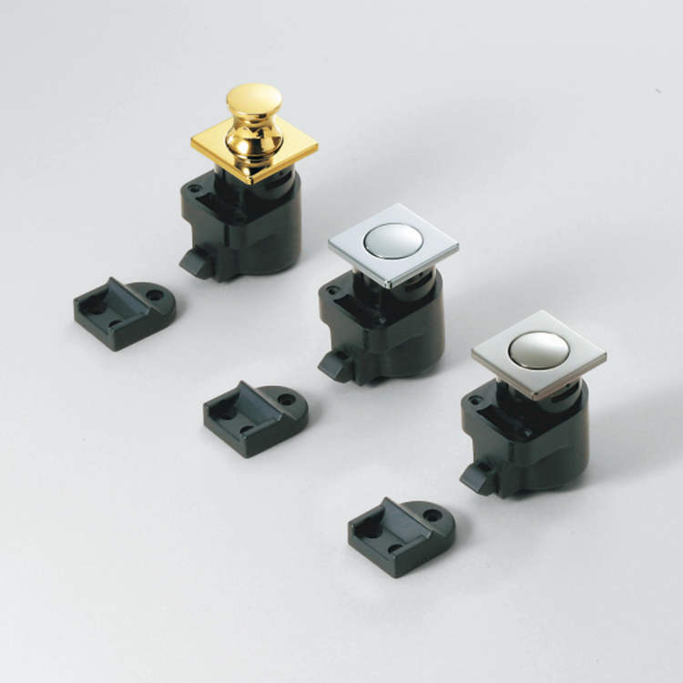 蓝普带按式拉手碰珠房车