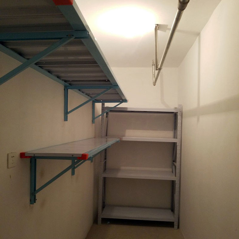 储藏间小房地下室车库墙