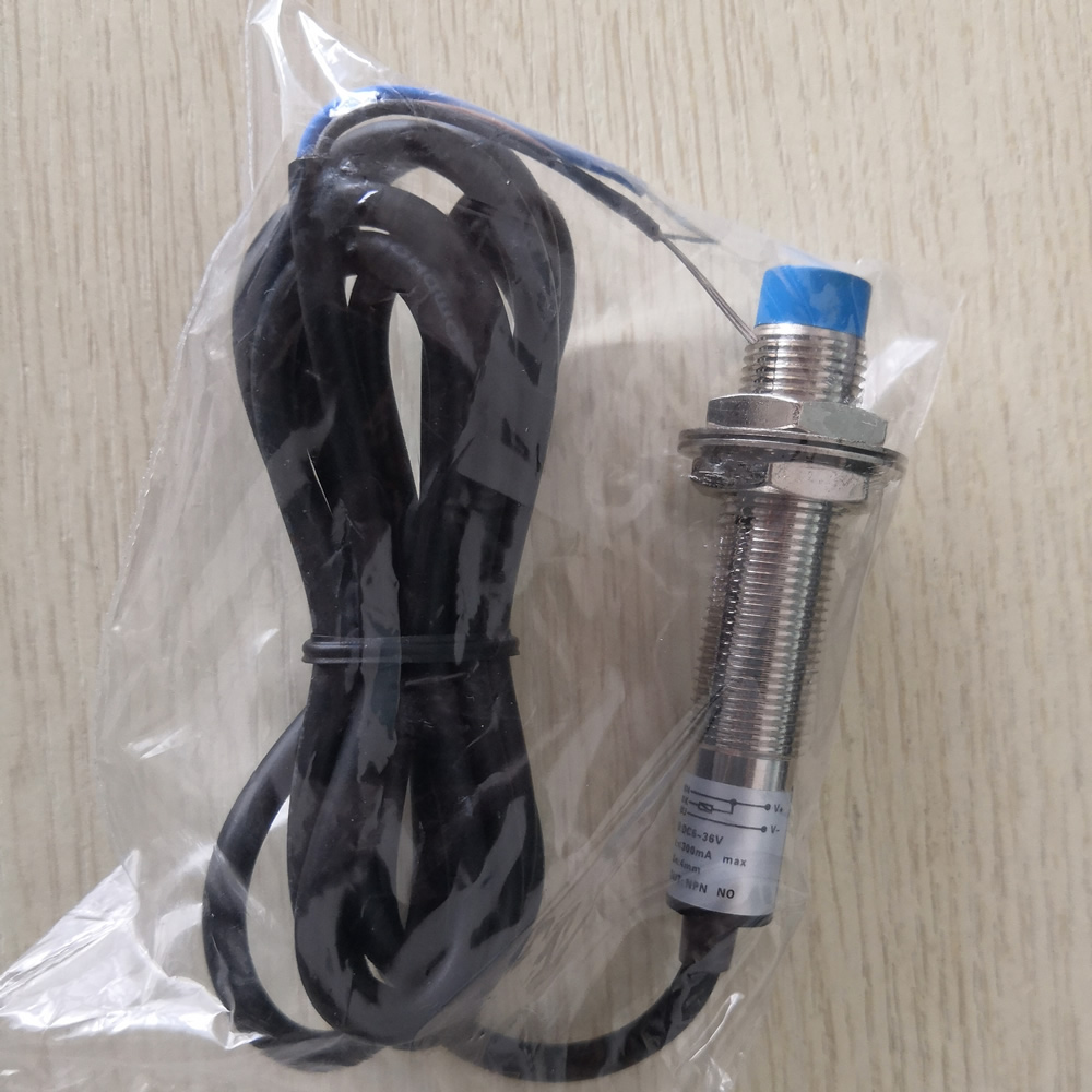 接近开关 霍尔传感器 NJK-5002C M12 NPN三线常开配磁铁