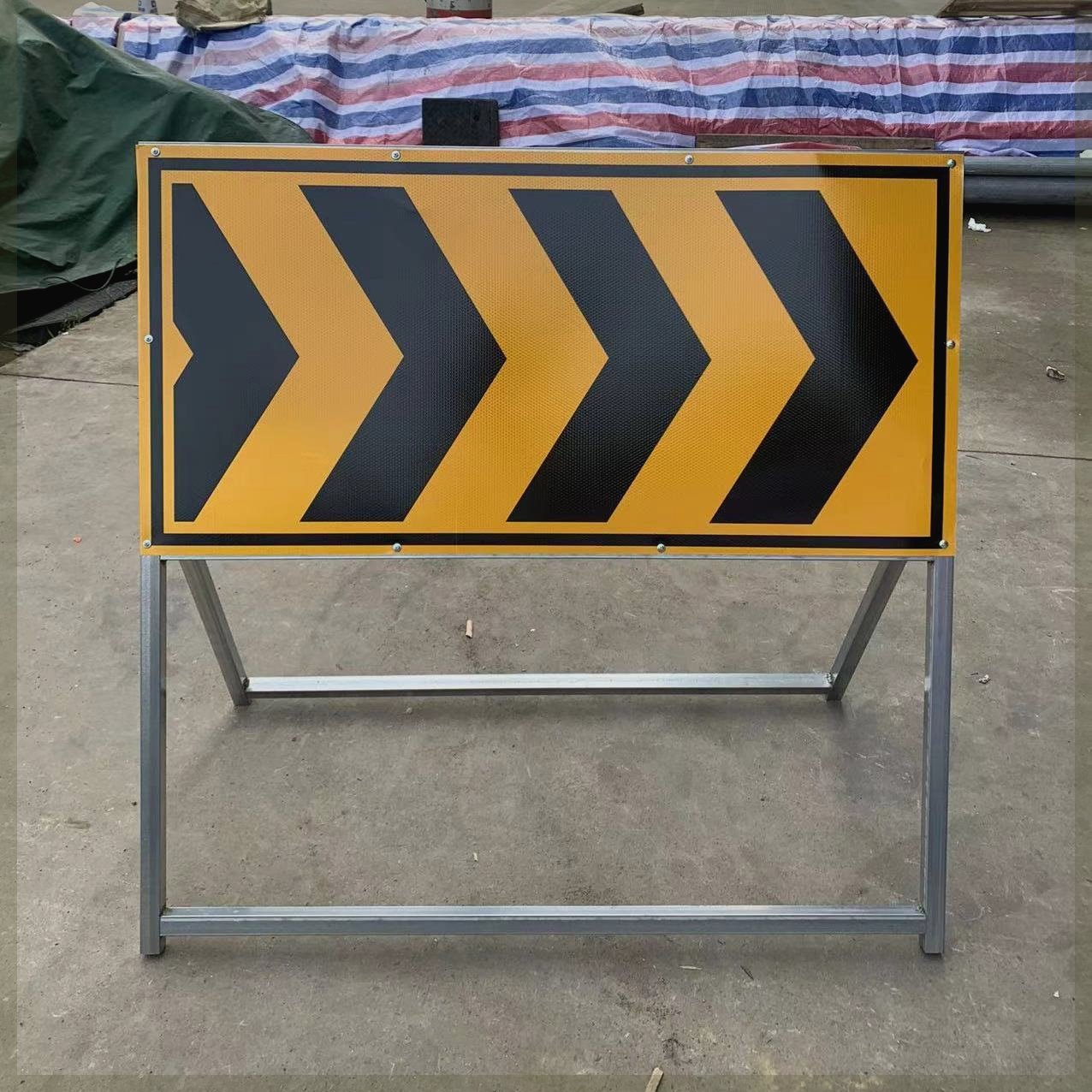 前方道路施工牌交通安全