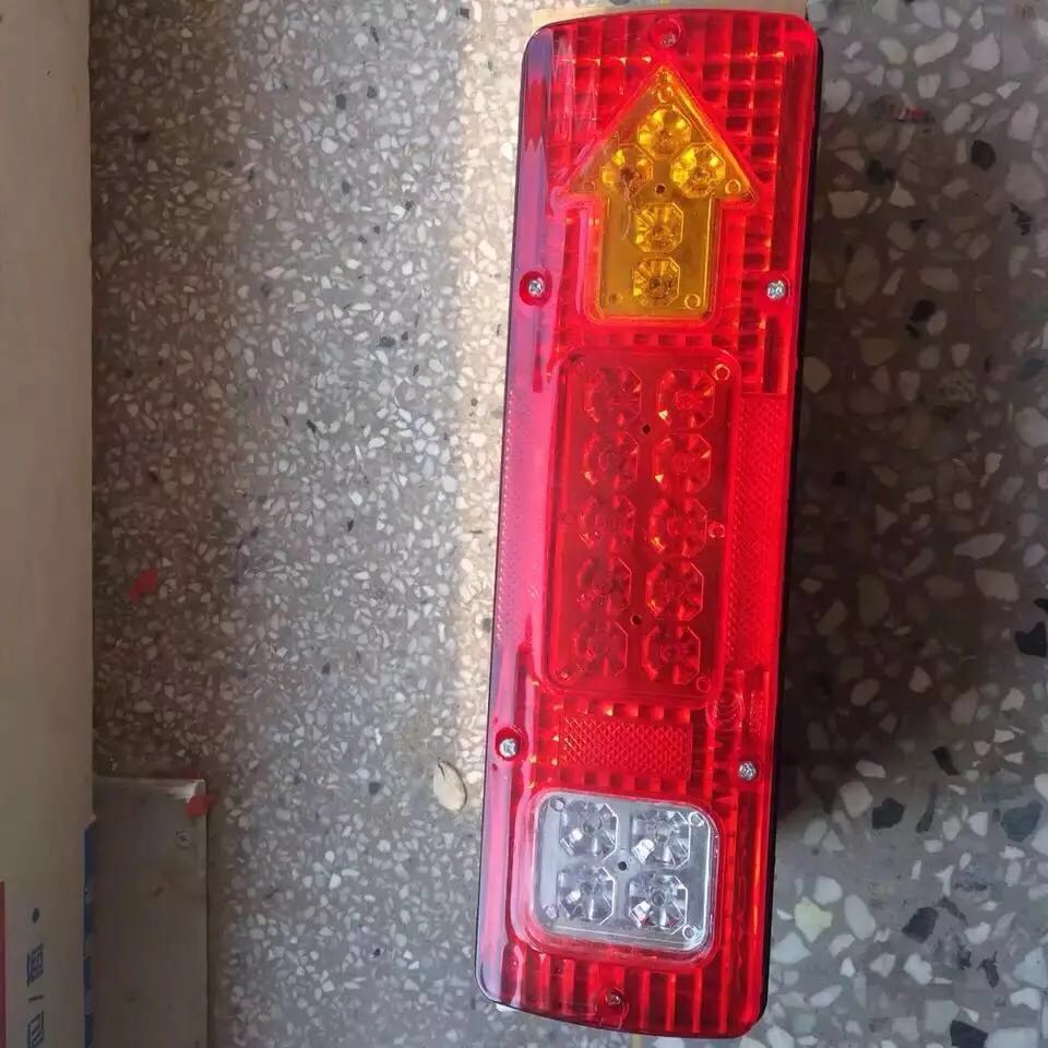 老款货车尾灯总成黑豹五