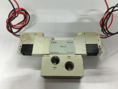 原装电磁阀三位五通中封