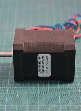 42步进电机60MM高 1.7A 0.6N.M 5mm 圆轴 周长24mm NEMA17-60