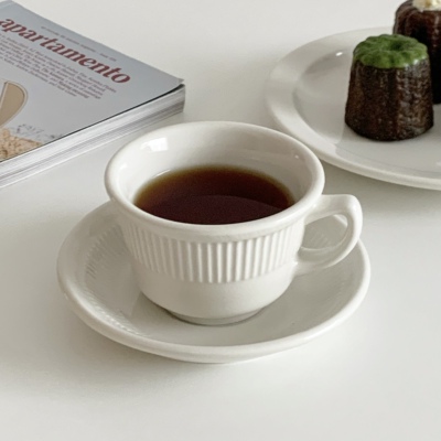 乳白色浮雕陶瓷咖啡杯碟